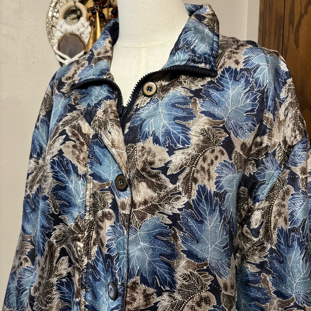 Stunt Sports Silk Jacket Size Medium Floral Abstract Print Detail Blue Grey - Picture 3 of 10